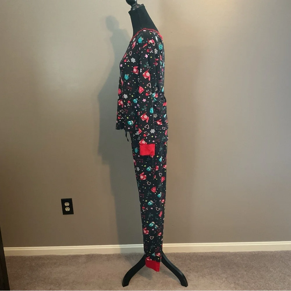 Women’s Black Holiday-Print Long-Sleeve Pajama Set with Red Trim